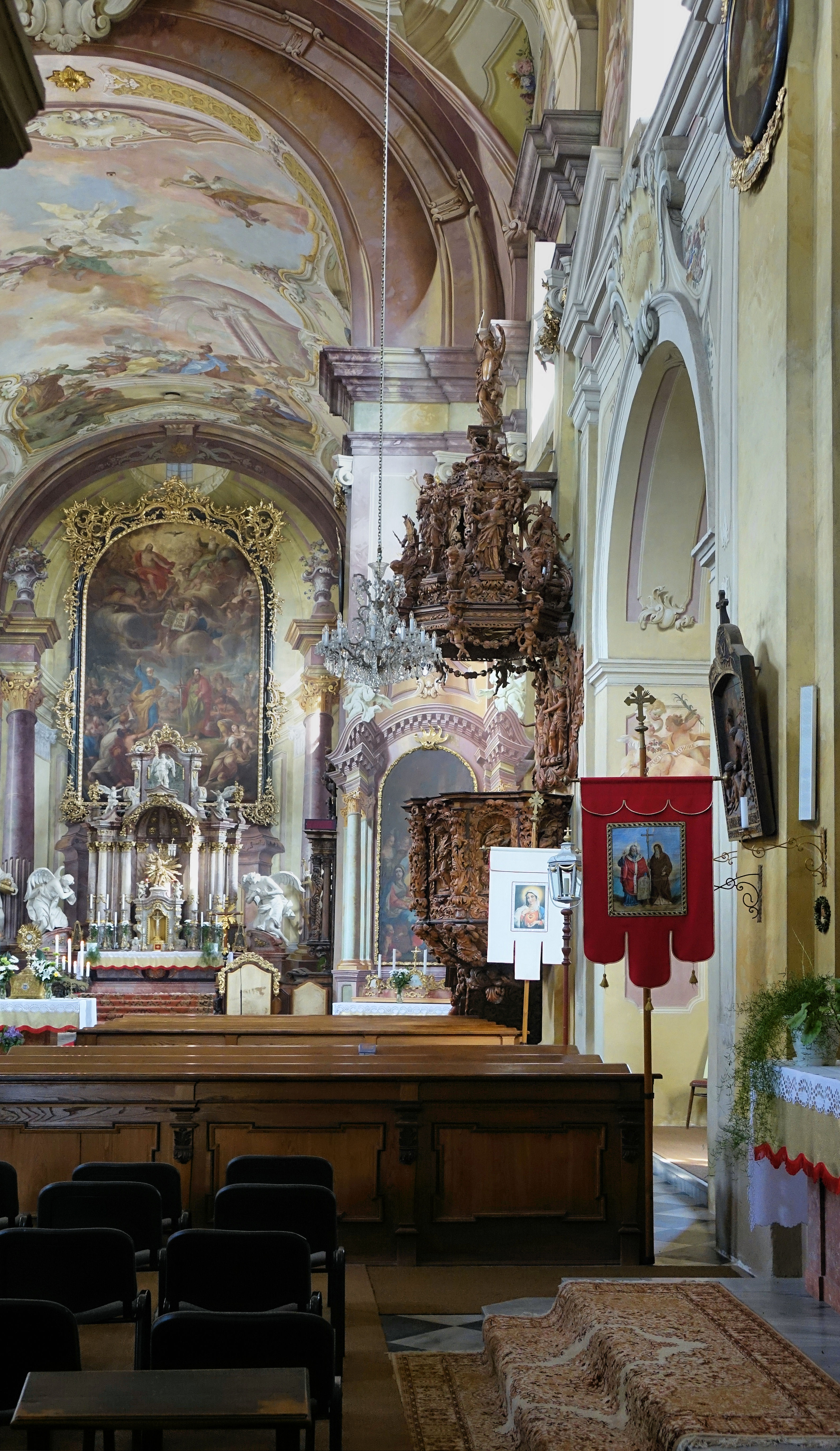 Kostel sv. Petra a Pavla - interiér