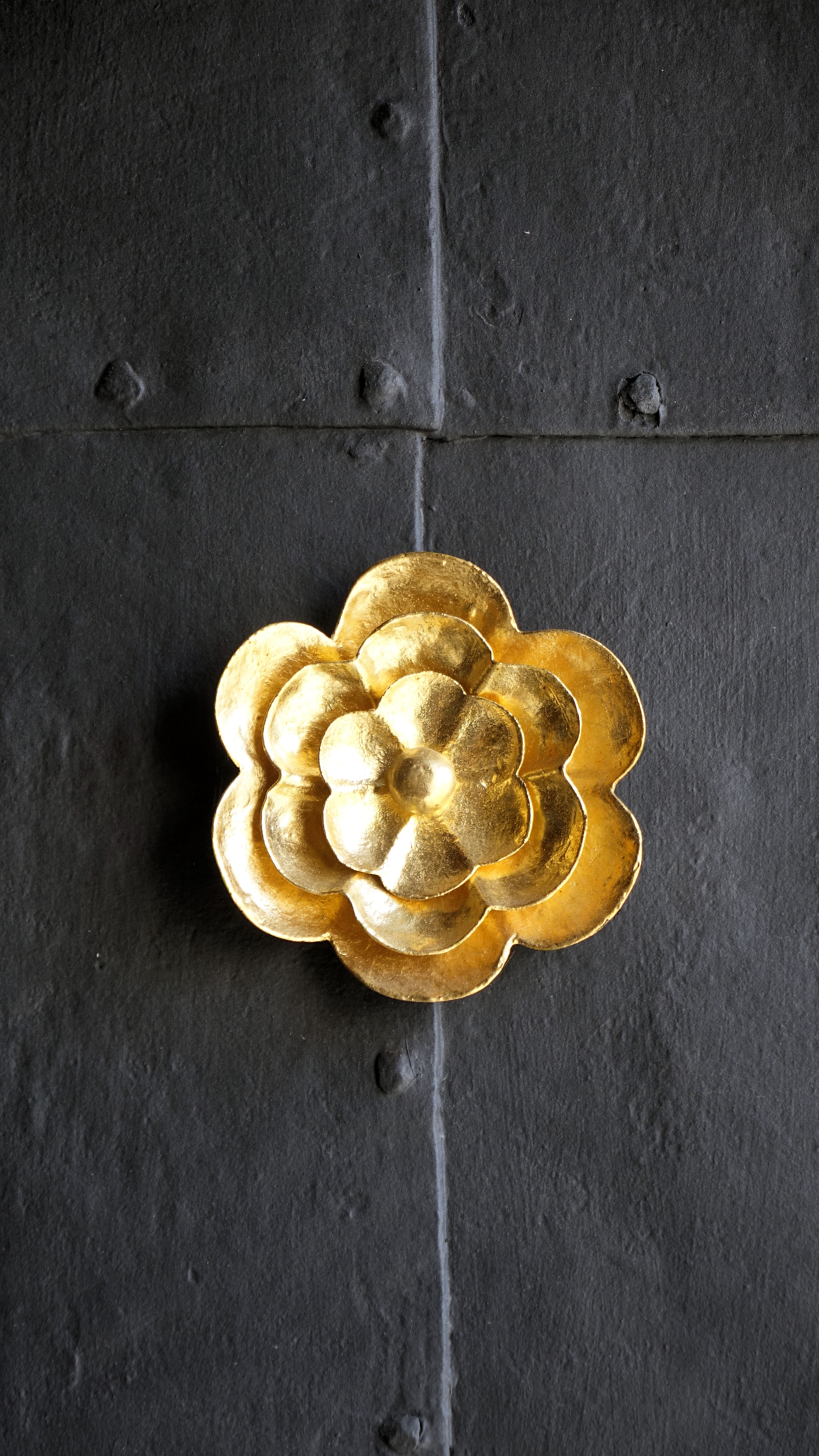 Kostel sv. Petra a Pavla v Nové Říši - detail na vstupních dveřích do kostela