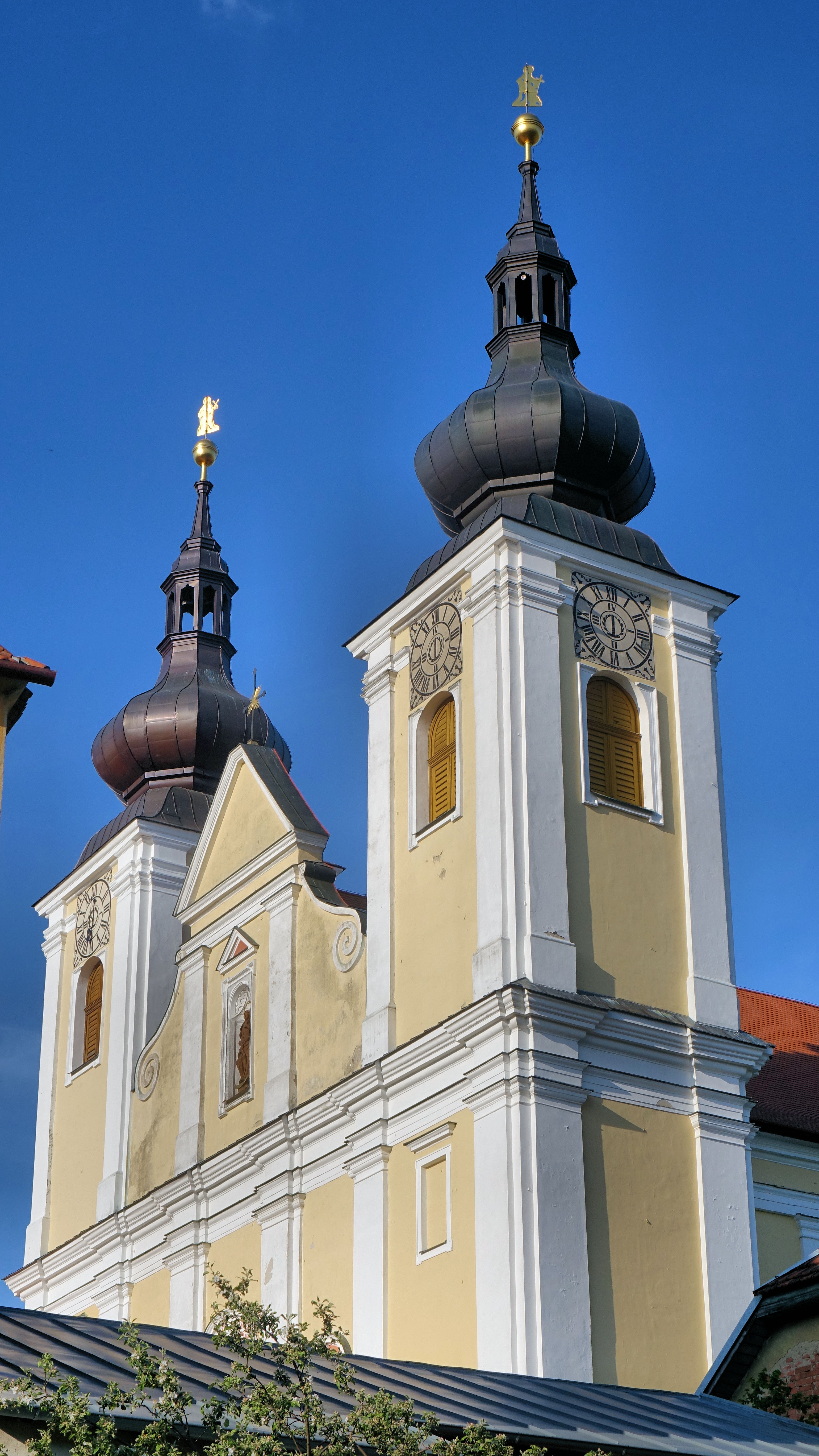 Exteriér - kostel sv. Petra a Pavla v Nové Říši